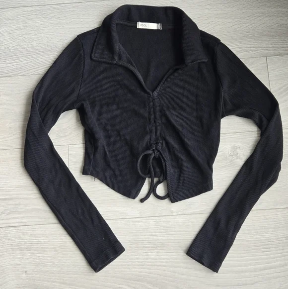 Black Ribbed Crop Top - Picture 2 of 4